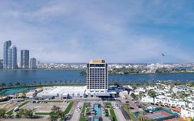 Hotel Holiday International  4*